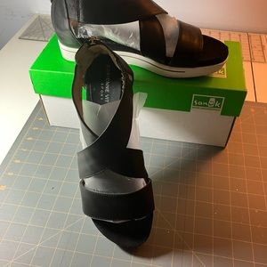 Women’s size 8-1/2 Adrienne Vittadini sandals in good condition